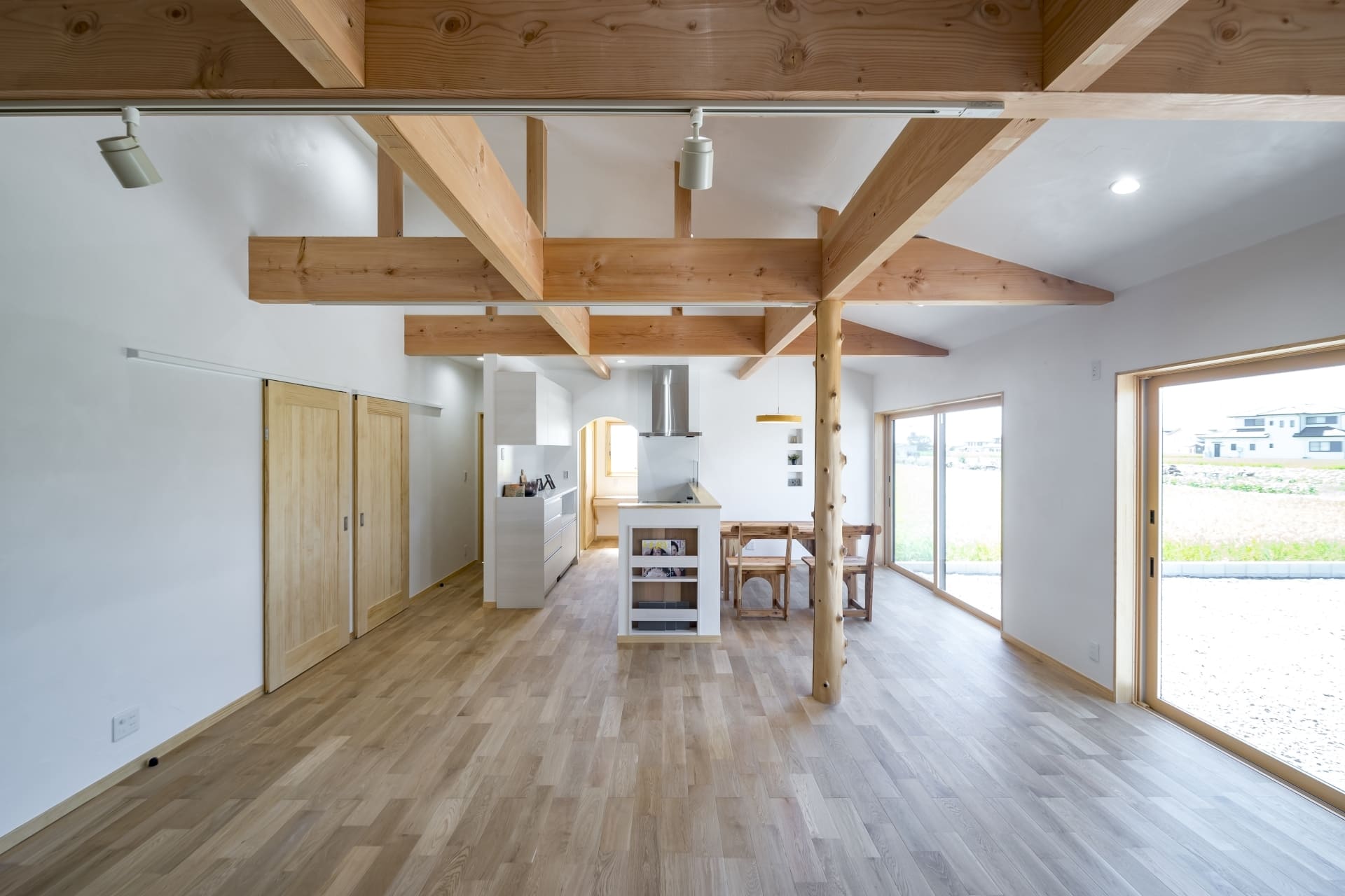 広島市Ｉ様邸｜素足で過ごしたくなる、温もりのある木造の家（キッチン）